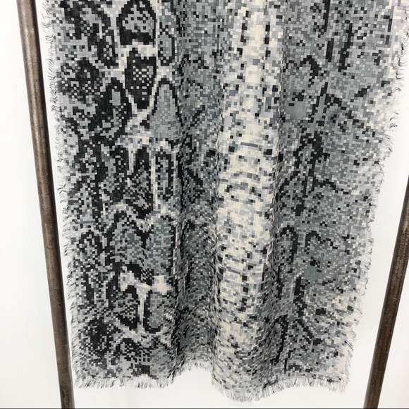 Pixel Phyton Print Scarf - Picture 3 of 6